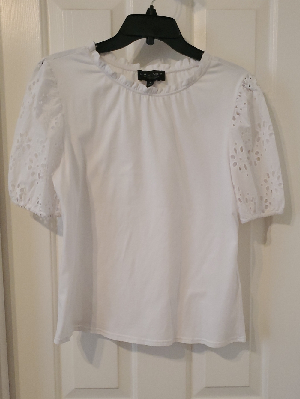 Laundry By Shelli Segal White Eyelet Puff Sleeve Ruffle Neck Top